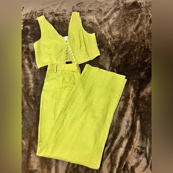 Two piece set - Picture 1 of 4